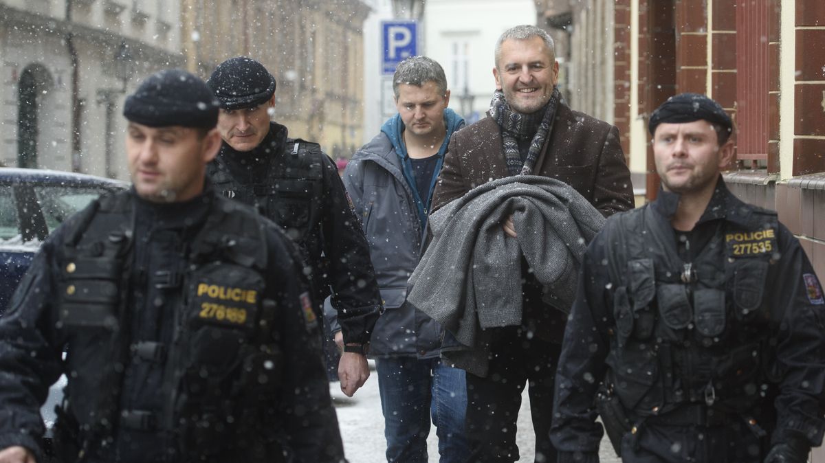 Vrchní soud řekl, že obžaloba na podnikatele Sisáka se bude řešit v Praze